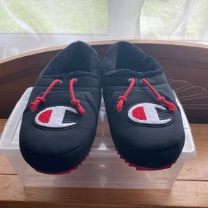 Mens Champion slippers. Size 11. Preowned. 9.5/10 condition
